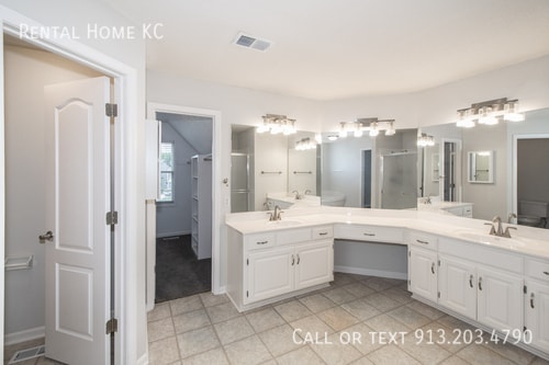 Building Photo - 9105 W 132nd Terrace