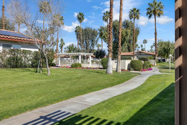 Building Photo - 75250 Vista Huerto