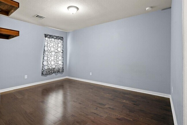 Building Photo - 2012 Santa barbara Ct