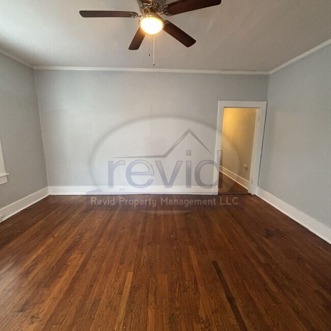 Building Photo - Move In Special! First Month Free!