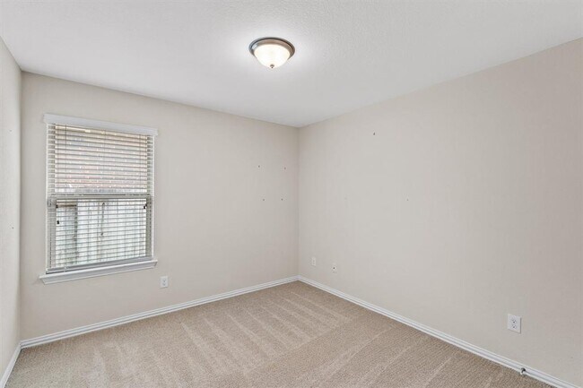 Building Photo - 417 Briar Park Dr