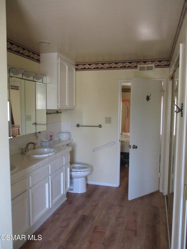 Building Photo - 5042 Llano Dr