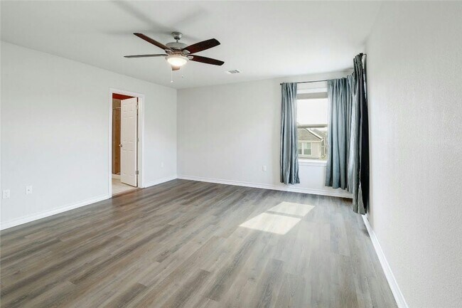Building Photo - 15801 Crissom Ln