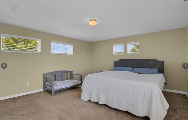 Building Photo - Long Realty & Property Management - Well Maintained 4 Bedroom Home in East Aurora