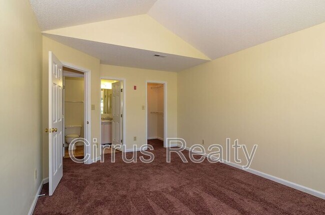 Building Photo - 381 Westview Dr