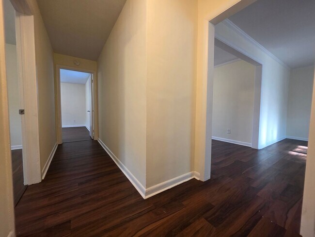 Building Photo - Bull St