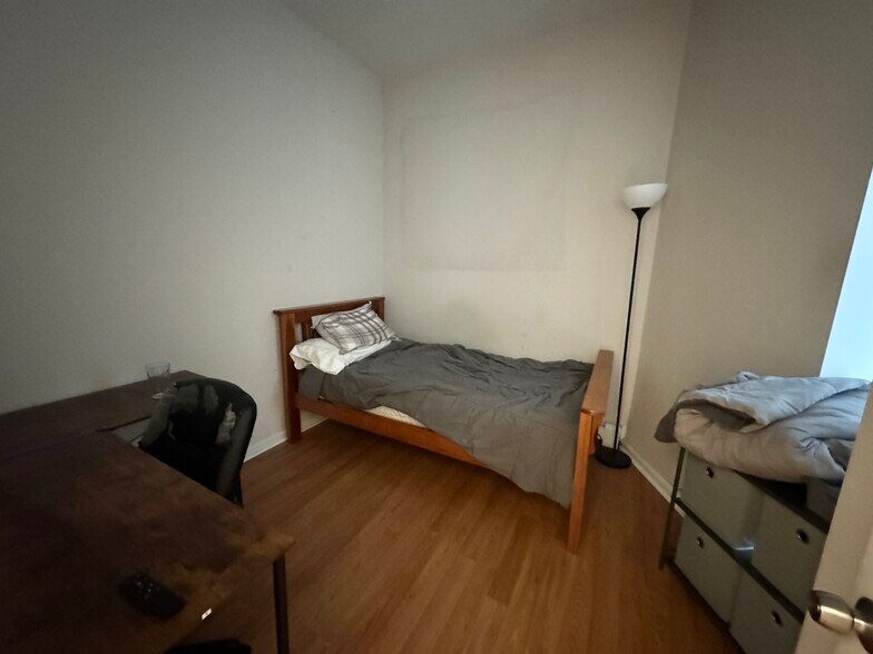 Building Photo - 96 Hammond St