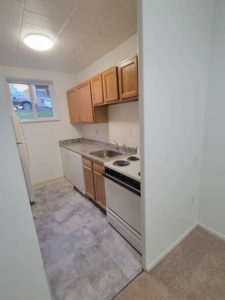 Interior Photo - Carol Shamrock Apartments