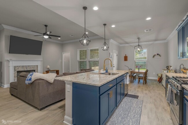 Building Photo - Beautiful 3 bedroom/2 bathroom in Willow Heights