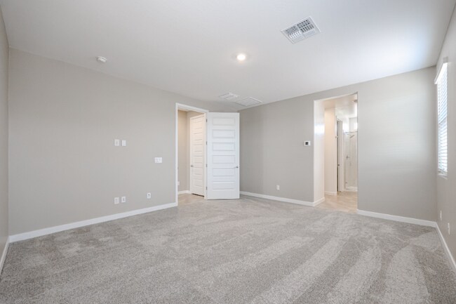 Building Photo - 15773 W Kendall St