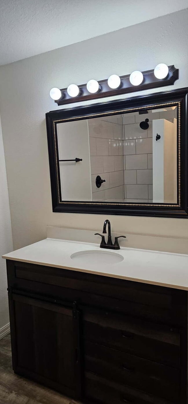 Building Photo - Modern Comfort Meets Classic Charm – 2/2 H...