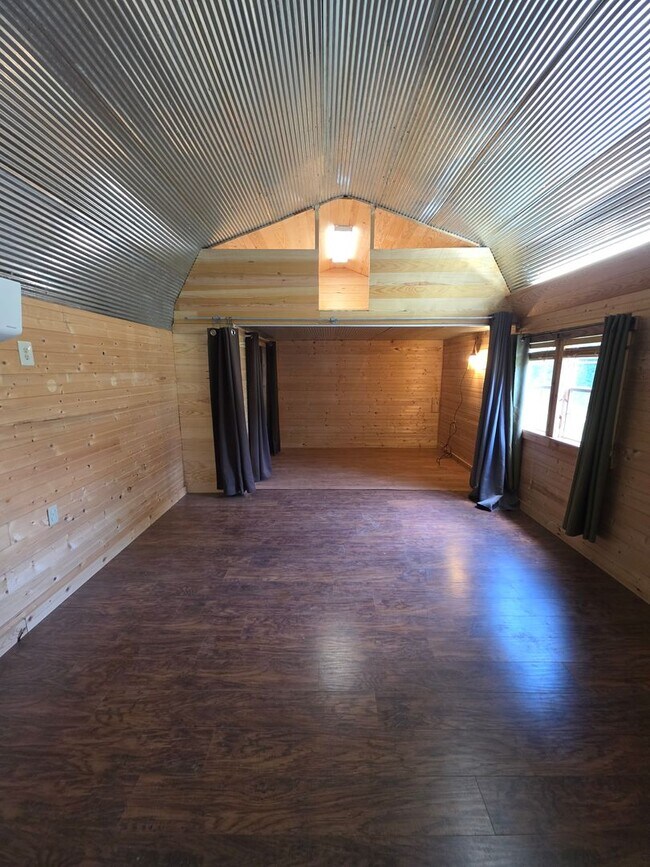 Building Photo - 1303 Ave 3 SE