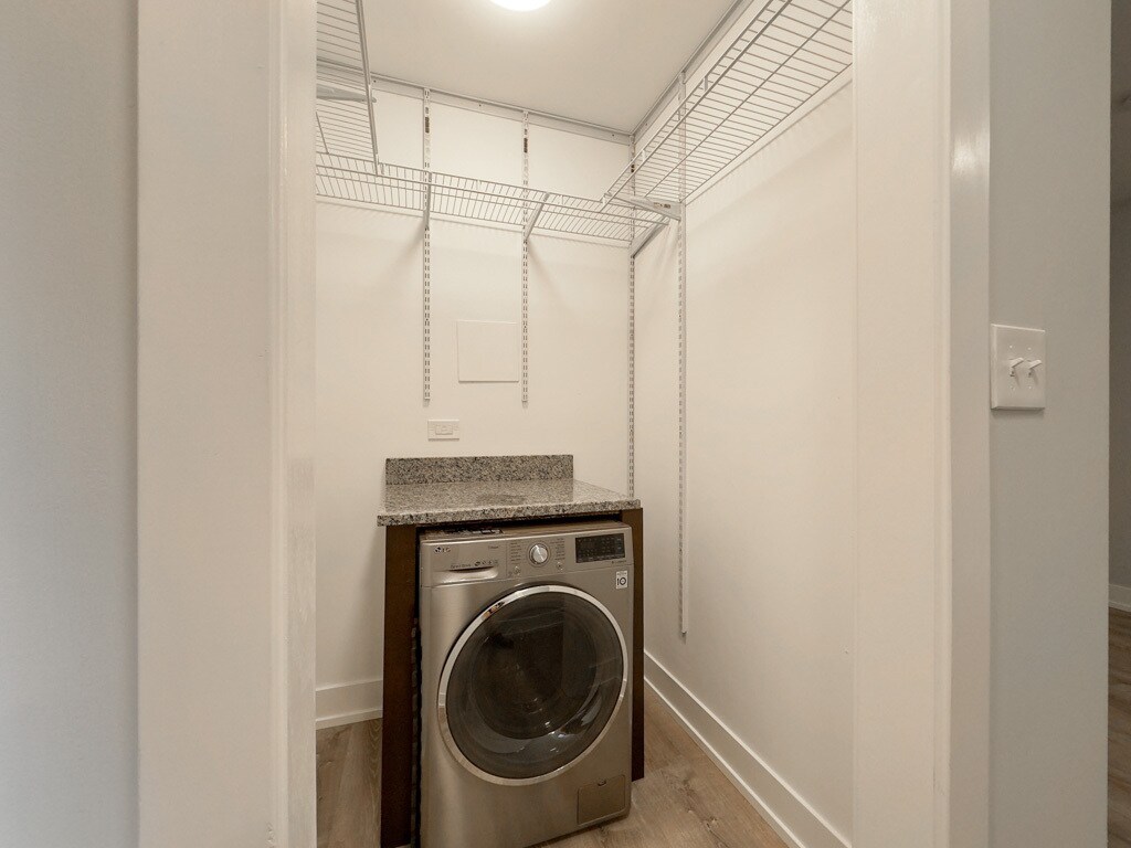 Building Photo - 459 W Belden Ave