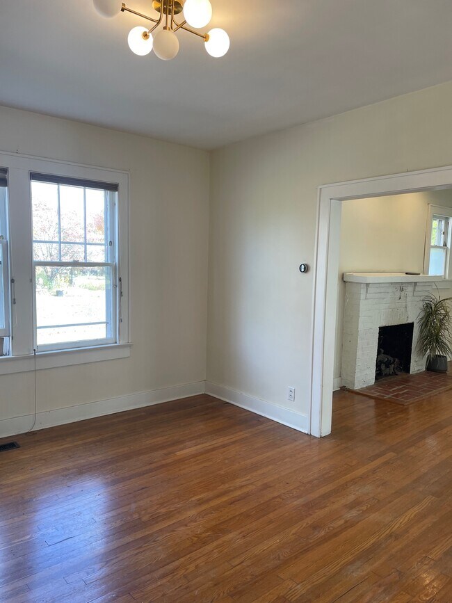 Building Photo - 1947 Emoriland Blvd