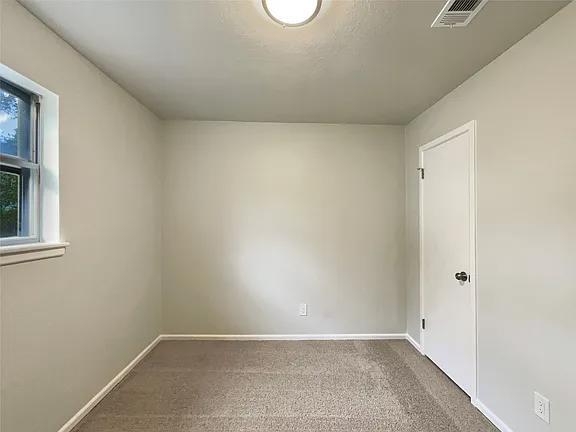 Building Photo - MOVE IN READY