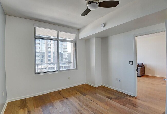 Building Photo - 54 Rainey St