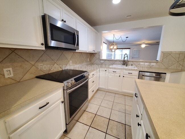 Building Photo - 555 Planters Pass