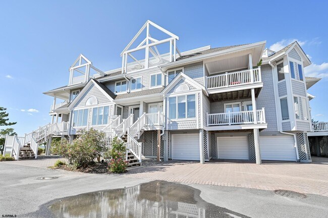 Primary Photo - 2204 East Dr