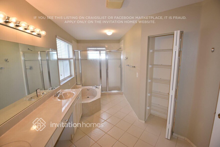 Building Photo - 7594 Oak Grove Cir