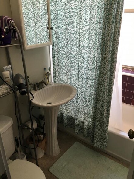 Building Photo - 55 Park Dr