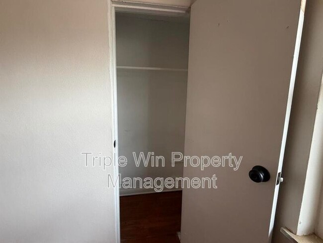 Building Photo - 30 Rolling Hills Dr