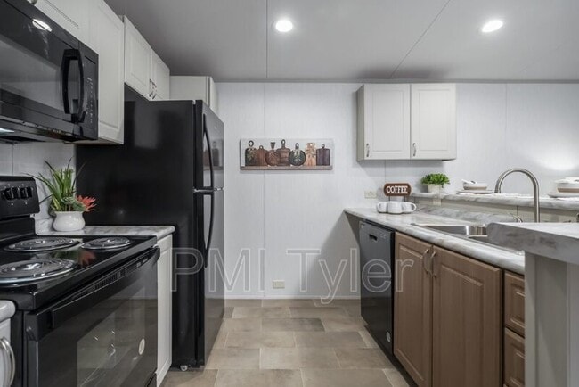 Building Photo - 203 Sugar Maple Ln