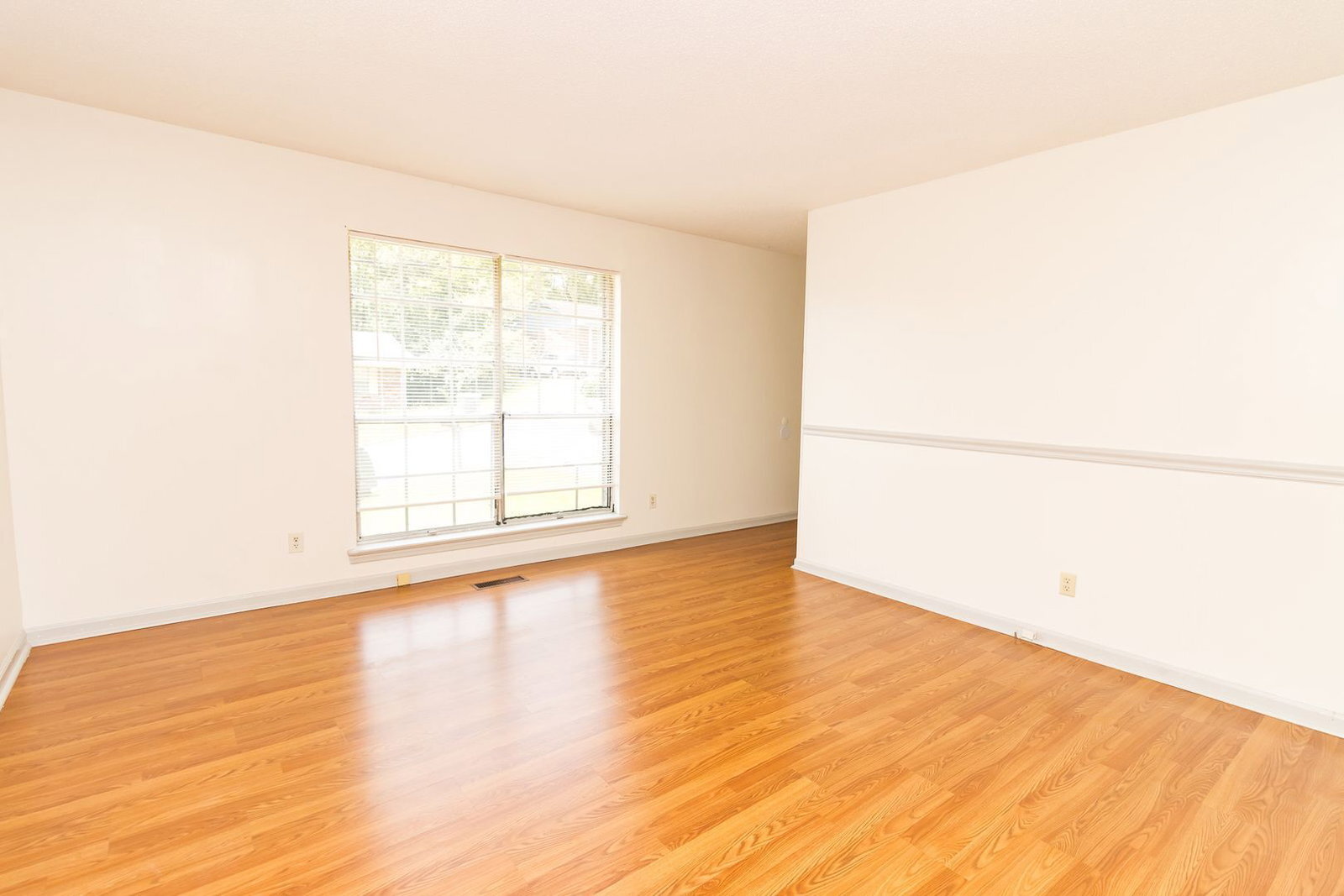 Building Photo - 5781 Taggart Dr
