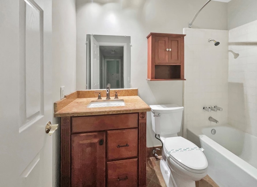 Building Photo - 5540 Royal Hill Dr