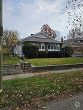 Building Photo - 703 N Gladstone Ave