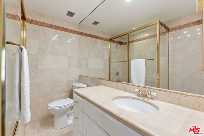 Building Photo - 1131 Alta Loma Rd