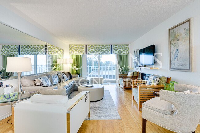 Building Photo - 2 bedrooms, 1 bath Condo located near the World's Most Famous Beach