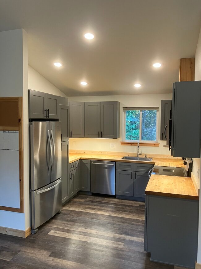 Building Photo - 3764 Biz Point Rd