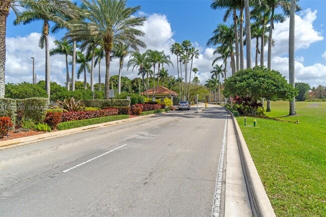 Building Photo - 15241 Wilshire Ct