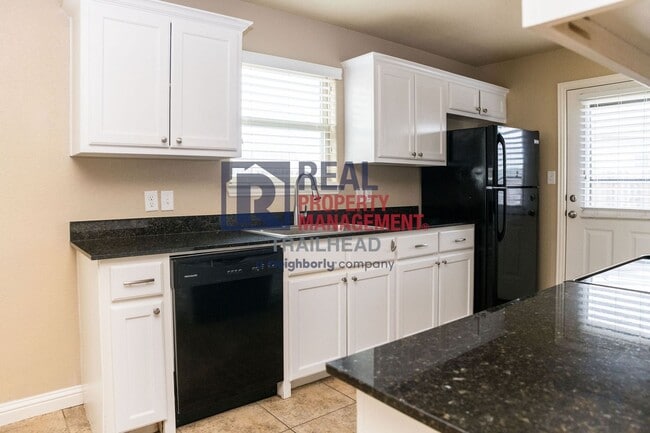 Building Photo - 905 Dart Ct