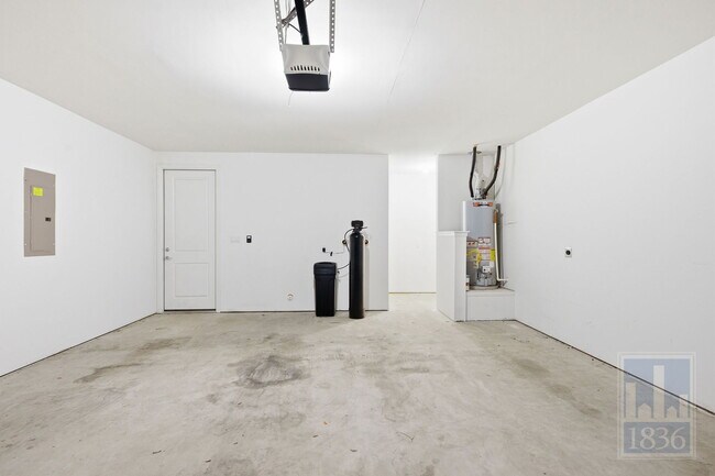 Building Photo - 19312 Fernando Trl