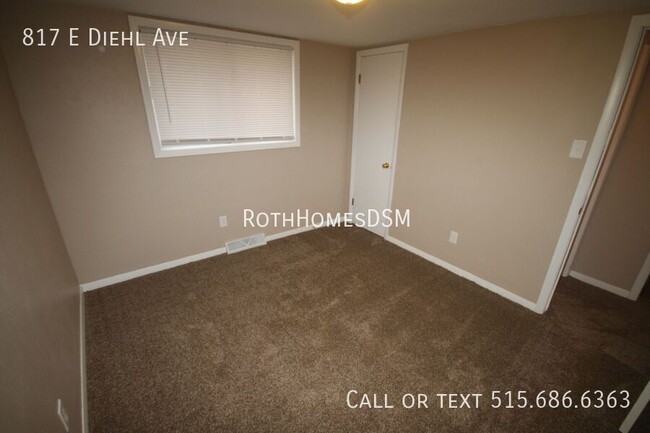 Building Photo - 817 E Diehl Ave