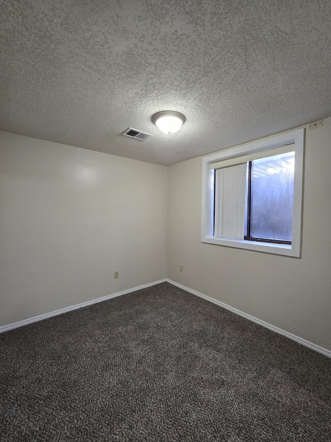 Building Photo - 3824 W Elm St