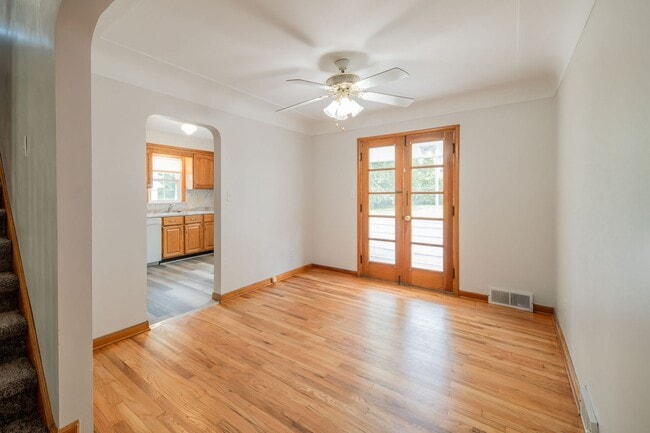 Building Photo - Charming 4-Bedroom Home in Prime Beachwood...