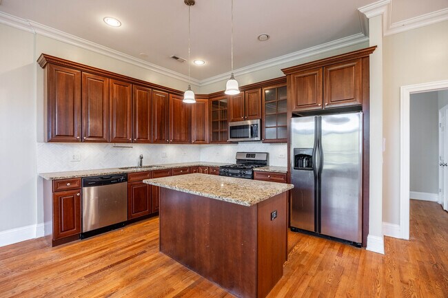 Building Photo - 2358 N Damen Ave