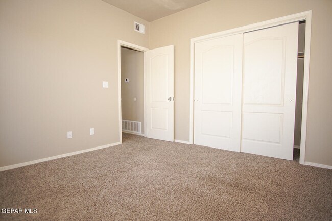 Building Photo - 12945 Hueco Hill Dr