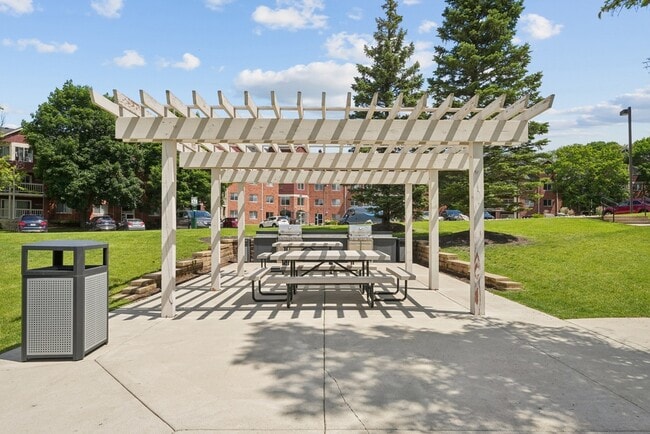 Building Photo - Fountain Place