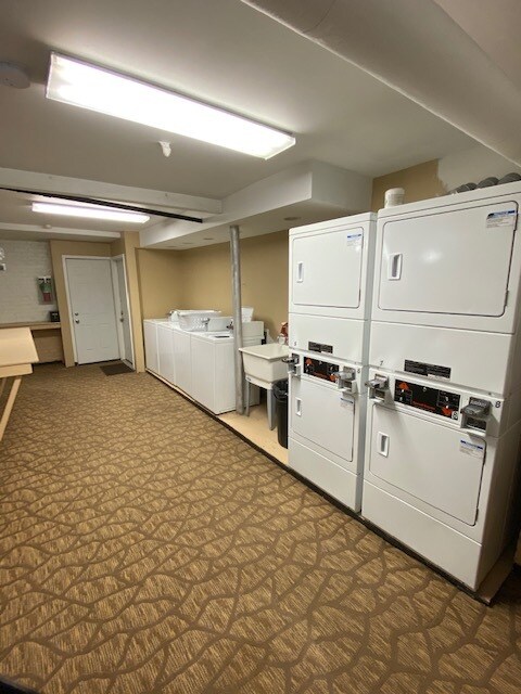 Building Photo - 850 W Cornelia Ave