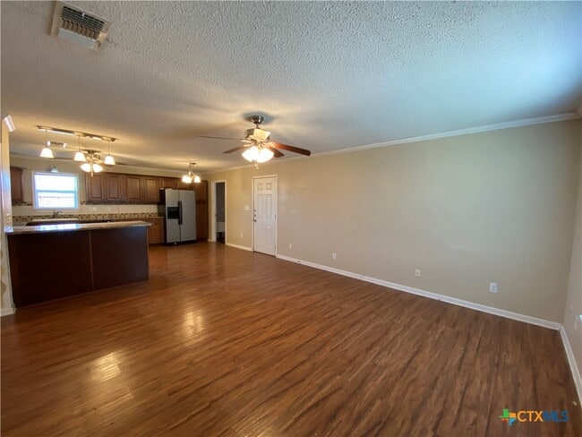 Building Photo - 1490 W Klein Rd