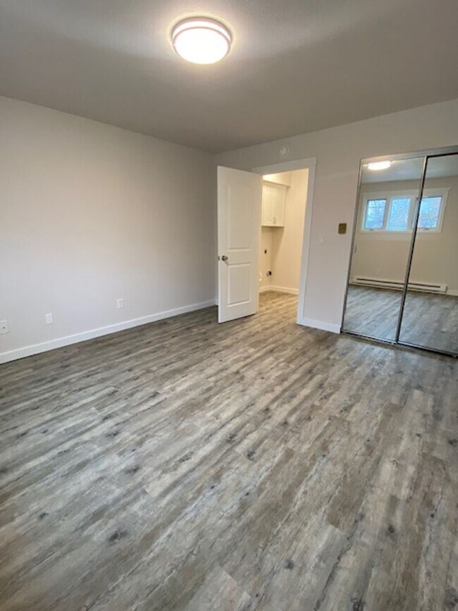 Building Photo - 632