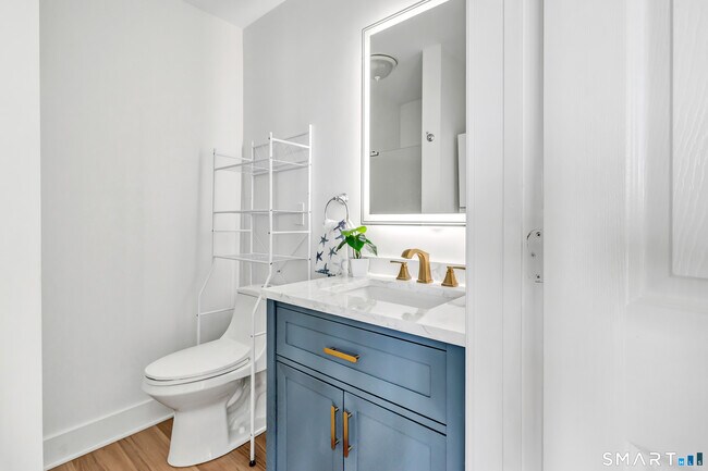 Building Photo - 9 Stowe Ave