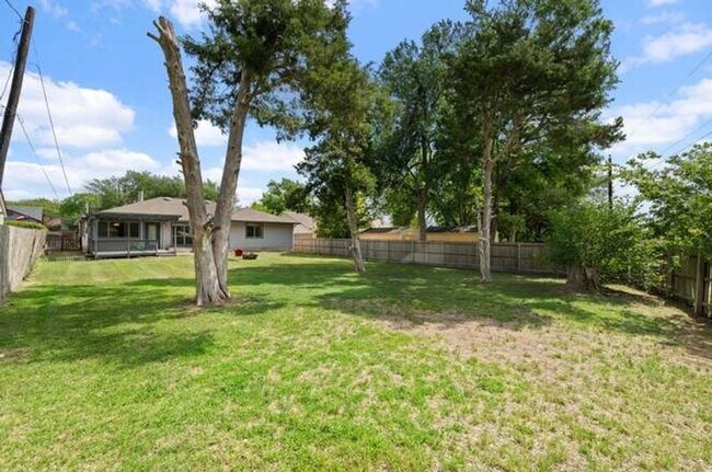 Building Photo - 4 Bedroom Single Family Home in Pflugerville