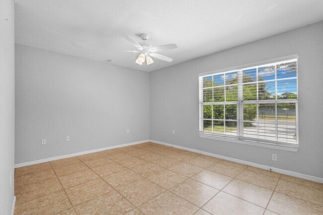 Building Photo - 520 Southridge Rd