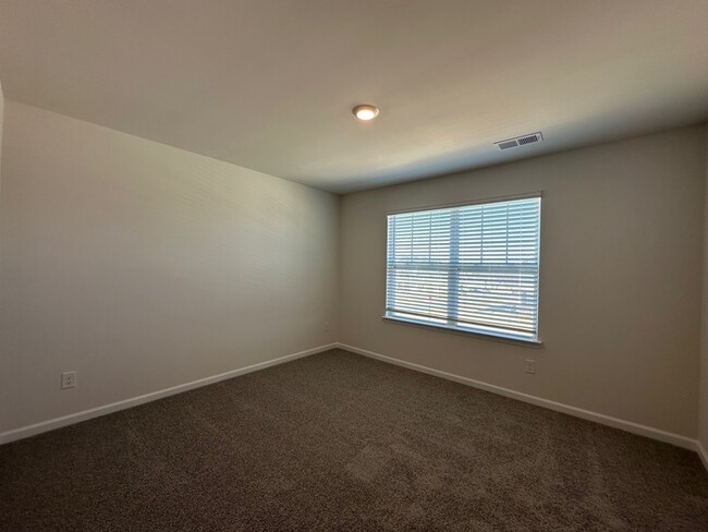Building Photo - Brand New Home
