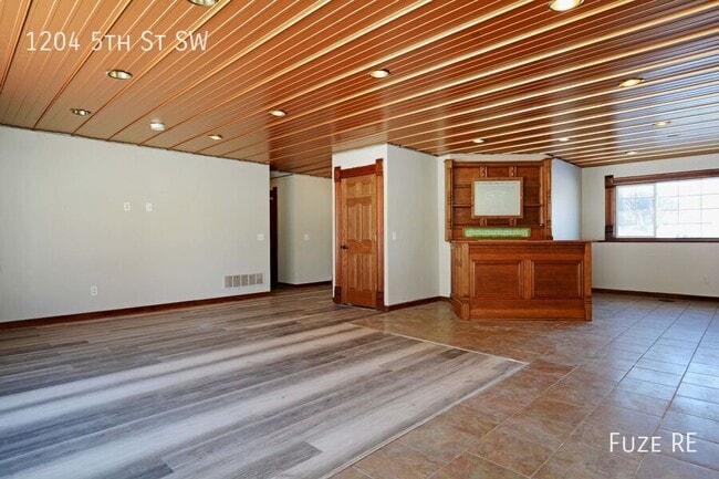 Building Photo - 1204 5th St SW