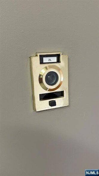 Building Photo - 39 E 39th St